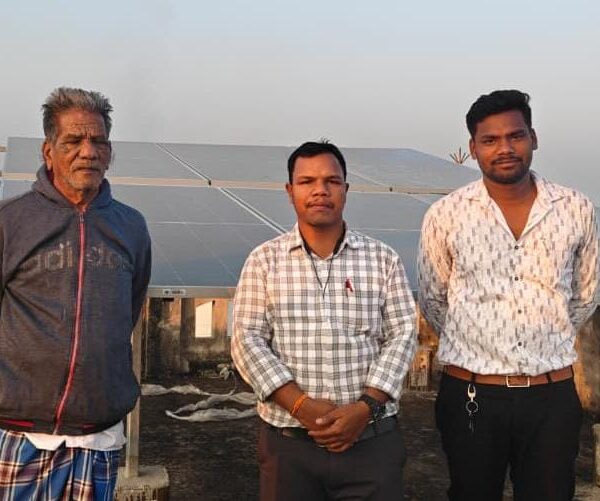 सौर ऊर्जा से रोशन हुआ ढेलू दास का घर: 80 प्रतिशत कम हुआ बिजली बिल…