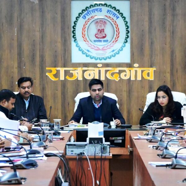 कक्षा दसवीं एवं बारहवीं के बेहतर परीक्षा परिणामों के लिए बच्चों को प्रतिदिन लेखन का अभ्यास कराने के लिए कहा…