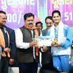 रायपुर : उपमुख्यमंत्री श्री विजय शर्मा ने साउथ एशियन बॉल बैडमिंटन चैंपियनशिप में स्वर्ण पदक जीतने वाली कवर्धा की बेटी रिया तिवारी का किया सम्मान…