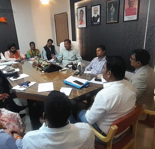महापौर परिषद की बैठक मेें सामाजिक सुरक्षा पेंशन, पाईप लाईन विस्तार, डामरीकरण सहित शापिंग काम्पलेक्स निर्माण एवं वार्षिक निविदा आमंत्रण की दी गई स्वीकृति…