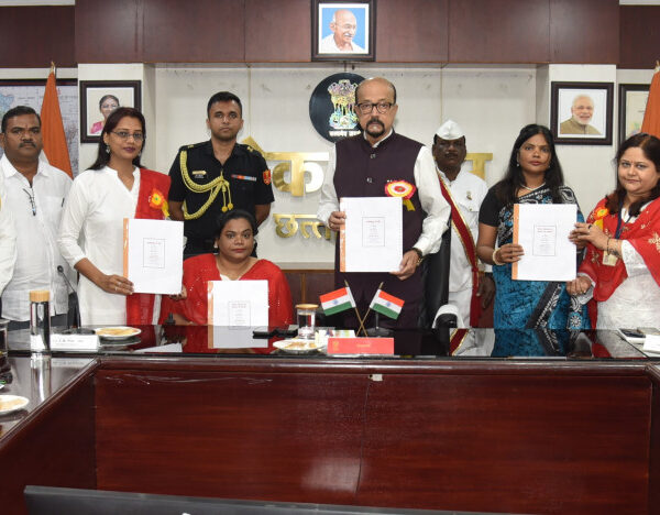 रायपुर : राज्यपाल श्री डेका ने ब्रेल पुस्तक और ऑडियो बुक्स का किया विमोचन…
