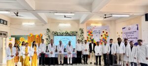 स्वर्गीय बिसाहू दास महंत स्मृति मेडिकल कॉलेज कोरबा में एमबीबीएस विद्यार्थियों के लिए व्हाइट कोट सेरेमनी व चरक शपथ का आयोजन…