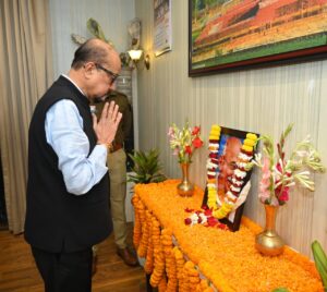 रायपुर : राज्यपाल श्री डेका ने राष्ट्रपिता महात्मा गांधी को दी श्रद्धांजलि…