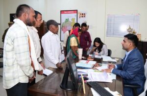 कलेक्टर ने जनदर्शन में संवेदनशीलतापूर्वक सुनी नागरिकों की समस्याएं…