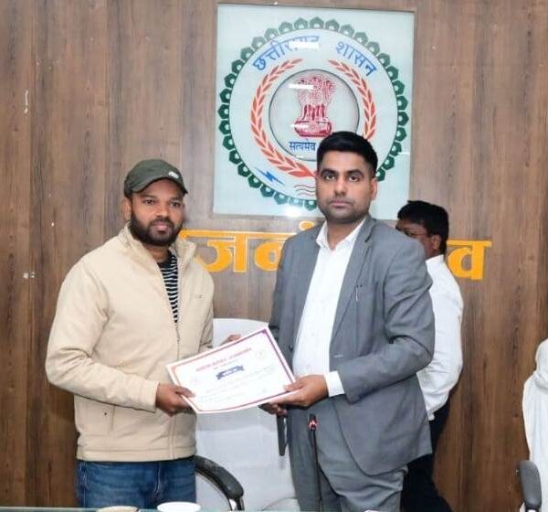 कलेक्टर ने धान खरीदी के मद्देनजर ग्रामीण कृषि विस्तार अधिकारियों, पटवारियों, समिति प्रबंधकों एवं डाटा एण्ट्री ऑपरेटर की ली बैठक…
