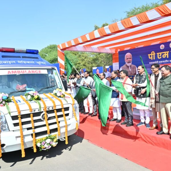दूरस्थ आदिवासी अंचलों को स्वास्थ्य की नई राह , मुख्यमंत्री साय ने 57 मोबाइल मेडिकल यूनिट वाहनों को दिखाई हरी झंडी…