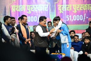 उपमुख्यमंत्री विजय शर्मा ने साउथ एशियन बॉल बैडमिंटन चैंपियनशिप में स्वर्ण पदक जीतने वाली कवर्धा की बेटी रिया तिवारी का किया सम्मान…