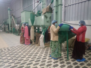 सशक्त मानसिकता से आत्मनिर्भरता की ओर: पोषण निर्माण में अहम भूमिका निभा रही हैं सूरजपुर की महिलाएं…