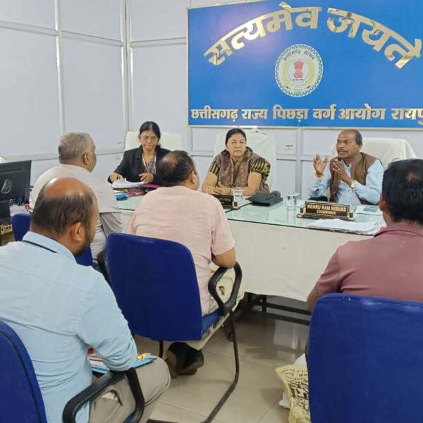 रायपुर : पिछड़ा वर्ग आयोग में विभिन्न शिकायतों की सुनवाई : सुनवाई के उपरांत अधिकारियों को निर्णयों के क्रियान्वयन हेतु निर्देश जारी …