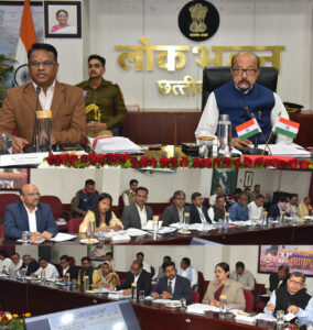 रायपुर : राज्यपाल रमेन डेका की पहल पर गोद ग्रामों में माह मार्च तक योजनाओं के शत-प्रतिशत क्रियान्वयन का लक्ष्य…