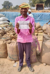 रायपुर : किसान फूल सिंह को मिली डिजिटल धान खरीदी से राहत, ऑफलाइन टोकन पर भी रहा सुचारू अनुभव…