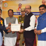 रायपुर : राज्यपाल  रमेन डेका एवं मुख्यमंत्री  विष्णुदेव साय ने 10वीं और 12वीं परीक्षा के मेधावी विद्यार्थियों को किया सम्मानित…
