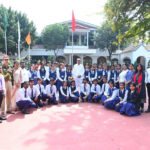 रायपुर : स्कूल के विद्यार्थियों ने देखा लोकभवन …