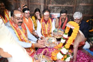 मुख्यमंत्री विष्णुदेव साय व केंद्रीय पर्यटन मंत्री गजेंद्र सिंह शेखावत ने भोरमदेव मंदिर में की पूजा-अर्चना…