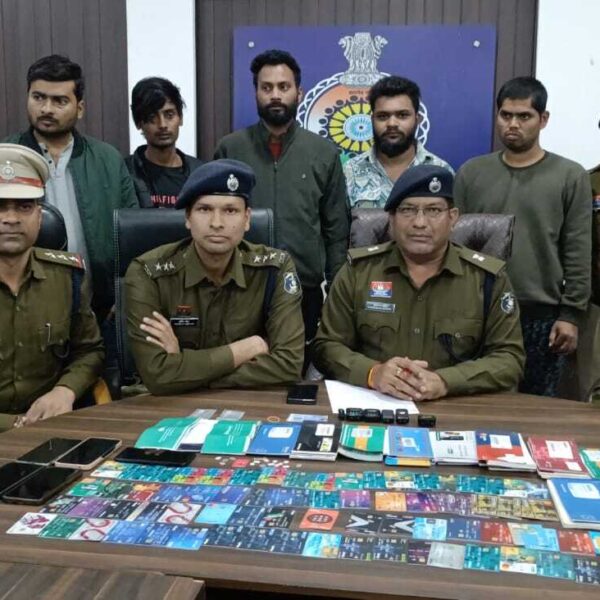 ऑपरेशन विश्वास के तहत अवैध नशीली दवाइयों के साथ तीन&hellip;