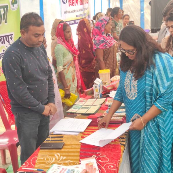 विभागीय स्टालों के माध्यम से दी गई योजनाओं की जानकारी,&hellip;