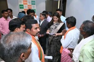 पंडरिया विधायक भावना बोहरा ने जनसेवा सुविधा केंद्र में सुनीं क्षेत्रवासियों की समस्याएं, त्वरित समाधान के दिए निर्देश…