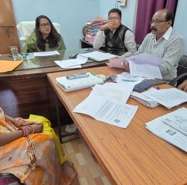 एसआईआर कार्यों में लापरवाही पर कलेक्टर एमएमएसी सख्त, प्राथमिकता से कार्य पूर्ण करने के निर्देश…