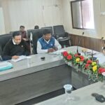 कलेक्टर  प्रजापति ने ली प्रधानमंत्री सूर्यघर मुफ्त बिजली योजना की प्रगति की समीक्षा….
