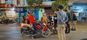 पुलिस की कांबिंग गश्त : 50 से अधिक असामाजिक तत्वों की जांच, फरार आरोपी गिरफ्तार…