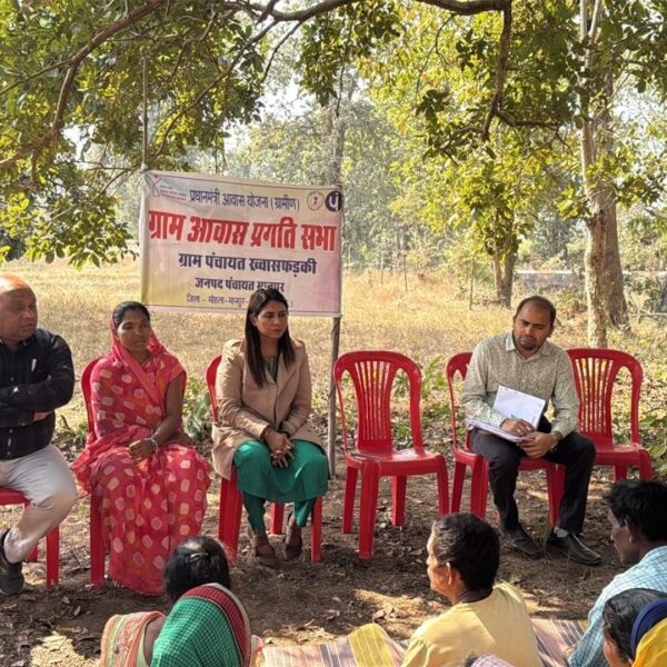 सीईओ जिला पंचायत भारती चंद्राकर एमएमएसी ने की आवास प्रगति&hellip;