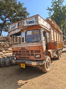 जिले में धान उठाव ने पकड़ी रफ्तार, खरीदी केन्द्रों से तेजी से हो रहा परिवहन…