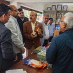 रायपुर : भारतीय कृषि अनुसंधान परिषद के महानिदेशक ने आईजीकेवी उत्पाद विक्रय काउंटर का किया अवलोकन…