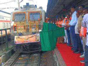 रायपुर : 850 श्रद्धालुओं का जत्था अयोध्या धाम एवं काशी विश्वनाथ के दर्शन के लिए भारत गौरव स्पेशल ट्रेन से अयोध्या रवाना…