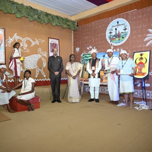 रायपुर : जनजातीय परंपराओं और संस्कृति पर आधारित भव्य प्रदर्शनी का राष्ट्रपति…