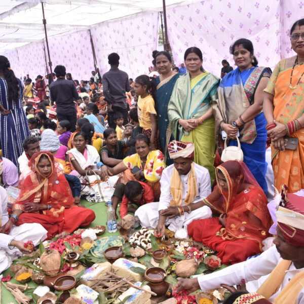 जगदलपुर : बस्तर के सिटी ग्राउंड में गूंजी शहनाई : 280 जोड़े परिणय सूत्र में बंधे…