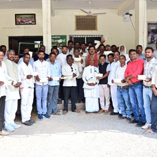 रायपुर : उपमुख्यमंत्री ने कबीर कुटियों को वाद्ययंत्रों के लिए 4.25 लाख रूपए का किया वितरण…