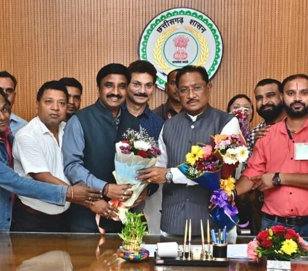 रायपुर : मुख्यमंत्री से छत्तीसगढ़ कर्मचारी अधिकारी फेडरेशन के प्रतिनिधिमंडल ने की मुलाकात…