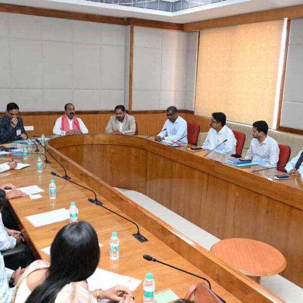 रायपुर : स्वच्छ और सुरक्षित पेयजल उपलब्ध कराने लोक स्वास्थ्य यांत्रिकी विभाग प्रतिबद्ध – श्री अरुण साव…