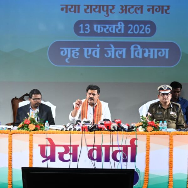 रायपुर : गृह, जेल मंत्री श्री विजय शर्मा की आज छत्तीसगढ संवाद नवा रायपुर के ऑडिटोरियम में पत्रकारों से चर्चा करते हुए…