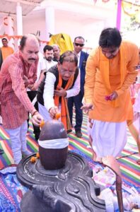 रायपुर : नीलकंठेश्वर महादेव मंदिर के प्राण-प्रतिष्ठा समारोह में मुख्यमंत्री श्री विष्णु देव साय हुए शामिल…