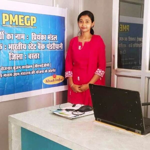 रायपुर : कम्प्यूटर कोचिंग से भविष्य सँवार रहीं हैं प्रियंका…