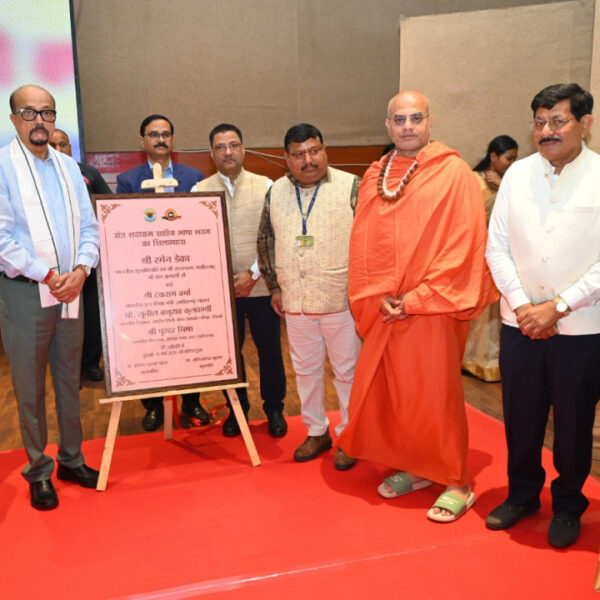 रायपुर : अपनी भावनाओं, दुख और खुशी को व्यक्त करने का सबसे सरल और सशक्त माध्यम हमारी मातृभाषा होती है-श्री डेका…