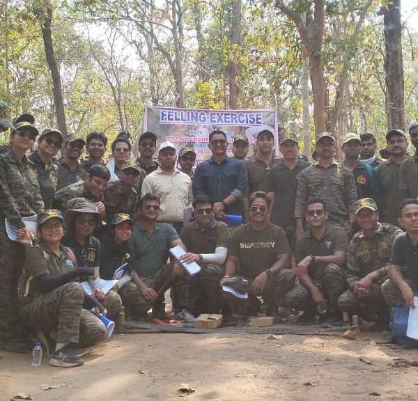 रायपुर : प्रशिक्षु आईएफएस अधिकारियों ने लघु वनोपजों से उत्पाद बनाने की प्रक्रिया देखी…