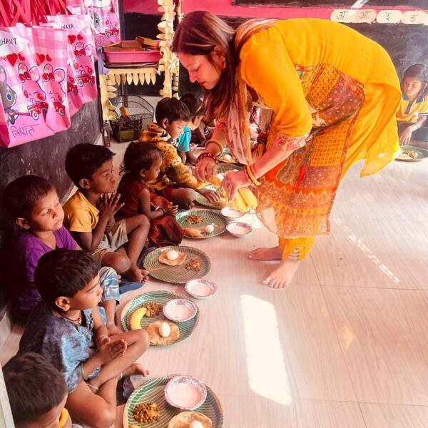 रायपुर : विशेष लेख : आंगनबाड़ी केन्द्रों में ‘न्योता भोज’ कार्यक्रम : पोषण, शिक्षा और जनभागीदारी का राज्यव्यापी अभियान…
