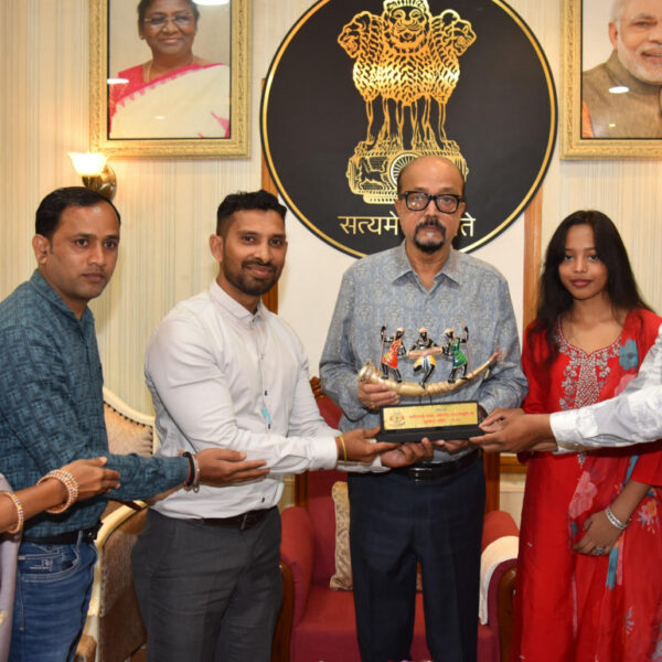 रायपुर : राज्यपाल से रेडियो संगवारी टीम ने की सौजन्य मुलाकात…