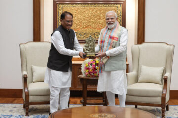 रायपुर : बस्तर 2.0 की शुरुआत : मुख्यमंत्री साय ने पीएम मोदी को दिया आमंत्रण, विकास का ब्लूप्रिंट सौंपा…