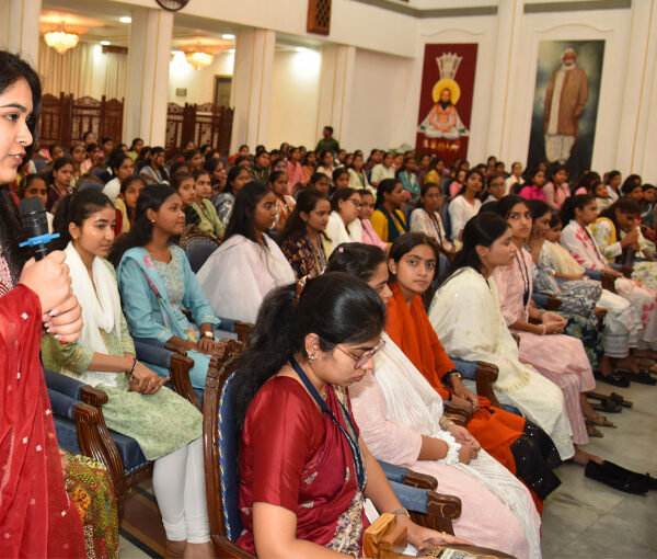 रायपुर : राज्यपाल श्री डेका ने महाविद्यालय की छात्राओं से हुए रूबरू…