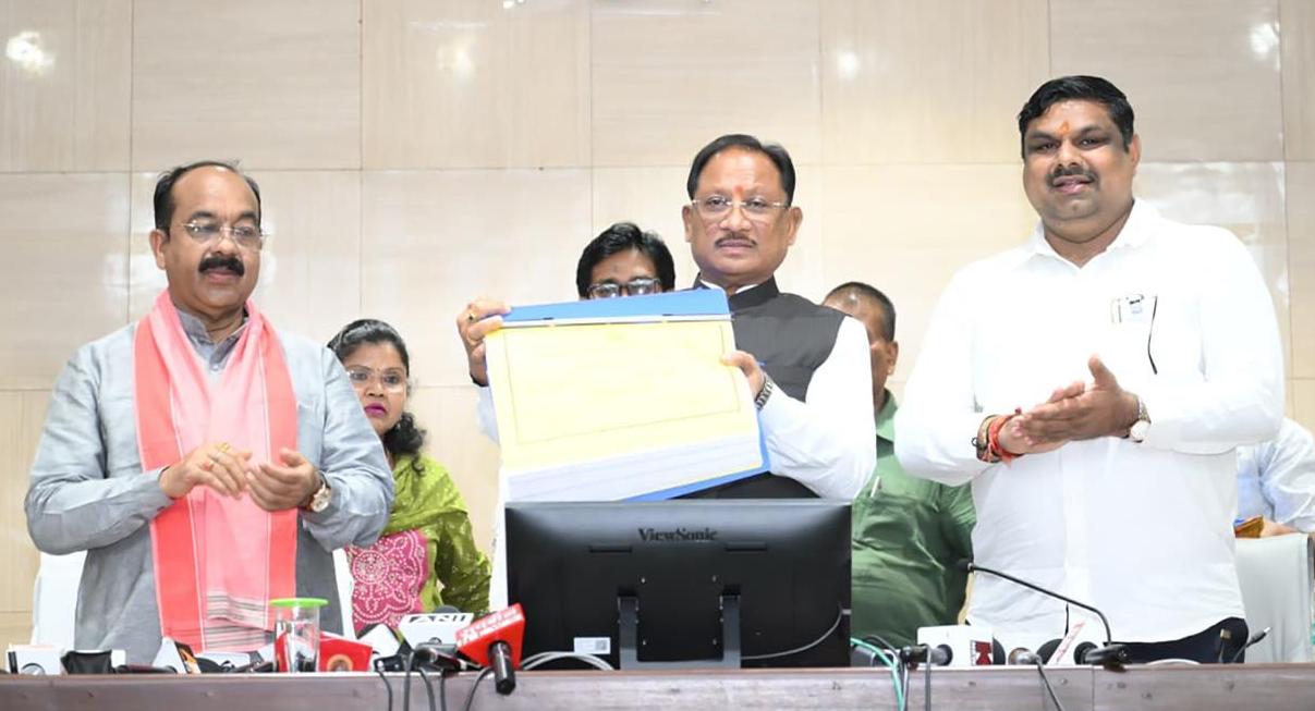 रायपुर : मुख्यमंत्री श्री विष्णुदेव साय ने माध्यमिक शिक्षा मंडल की 10वीं और 12वीं बोर्ड परीक्षाओं के परीक्षा परिणाम जारी कर विद्यार्थियों को दी शुभकामनाएं…