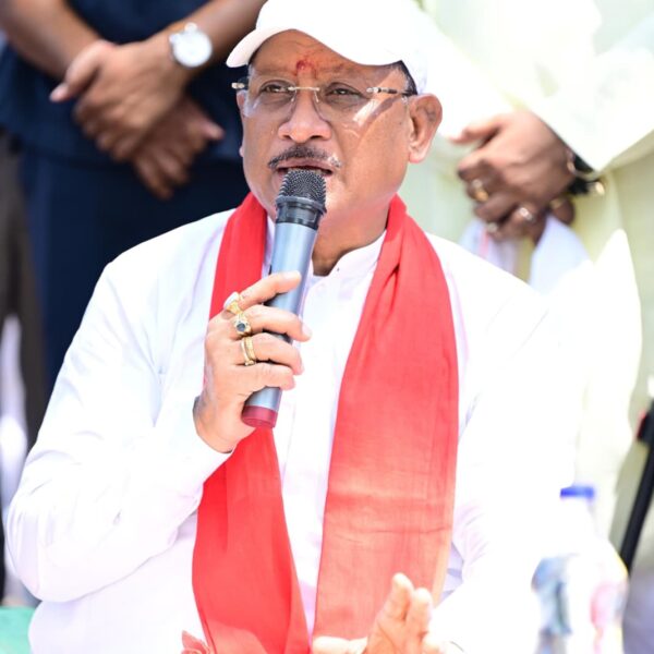 रायपुर : आम की छांव में बदले सपनों के मायने: मुख्यमंत्री ने कहा अब करोड़पति दीदी बनने की सोचिए…