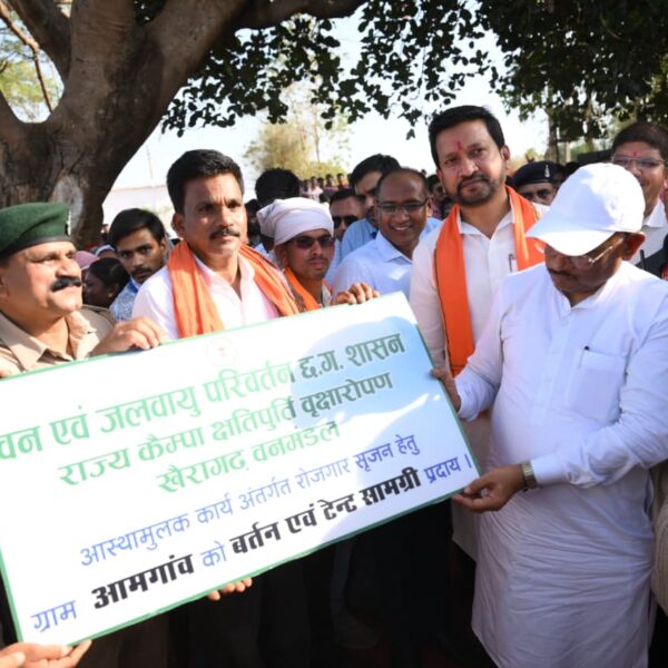 रायपुर : सुशासन तिहार: मुख्यमंत्री श्री विष्णु देव साय ने समाज प्रमुख को सौंपा टेंट एवं बर्तन सामग्री, ग्राम आमगांव में बढ़ेगा रोजगार…
