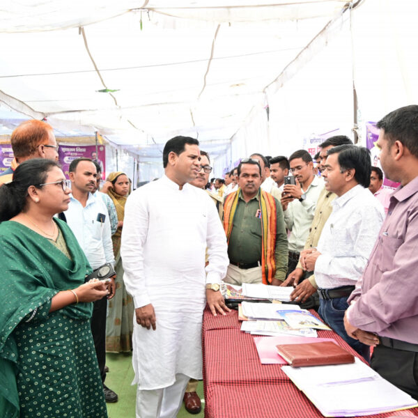 रायपुर : ’सुशासन तिहार 2026’ : ’देवरीकला शिविर में उमड़ा जनसैलाब, आवेदनों का हुआ त्वरित निपटारा’…