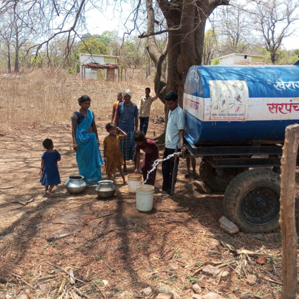 रायपुर : जिला प्रशासन की पहल पर बैगा बस्ती टिंगीपुर में टैंकर से पहुंचाया जा रहा पेयजल, झिरिया पर निर्भरता होगी खत्म…