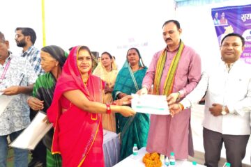 रायपुर : मझौली शिविर में सविता को मौके पर मिला आयुष्मान कार्ड, ग्रामीणों की समस्याओं का हुआ त्वरित निराकरण…