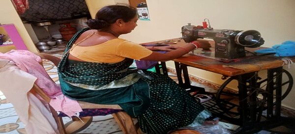 रायपुर : सिलाई और कृषि कार्य से आत्मनिर्भर बनीं चंदखुरी की लता देवांगन…